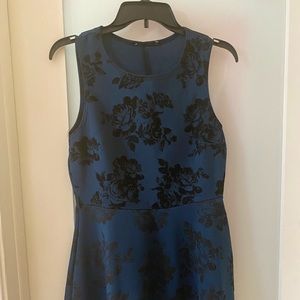 Deep blue dress with black details. Size 6. Short flare party or outing dress.